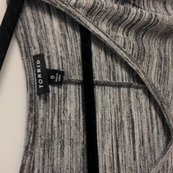 Torrid sweater size 0 equivalent XL - Picture 2 of 3